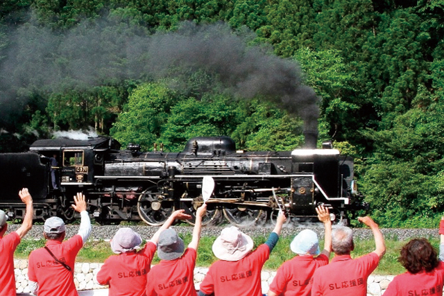 岡本国治（SLの走る村）